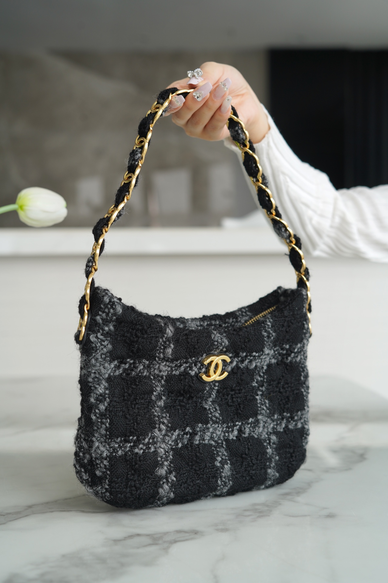 CHANEL 22K New Hobo Coarse Tweed Shoulder Bag  