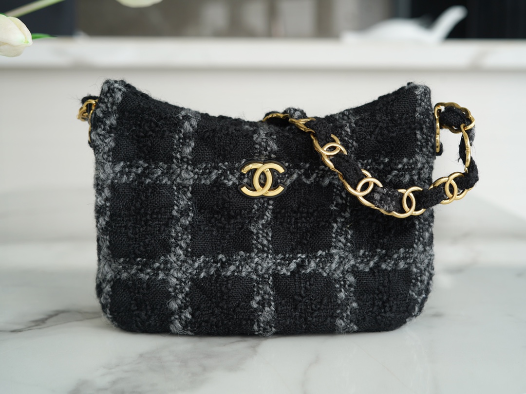 CHANEL 22K New Hobo Coarse Tweed Shoulder Bag  