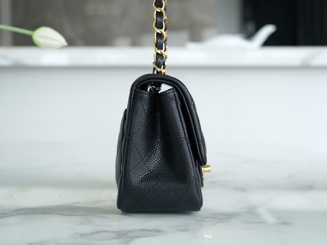 CF Classic Flap | Grained Calfskin Square Bag Black & Gold  