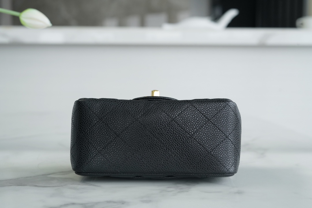 CF Classic Flap | Grained Calfskin Square Bag Black & Gold  