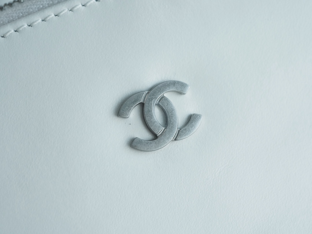 CHANEL 22P Bag Medium White with Silver Button