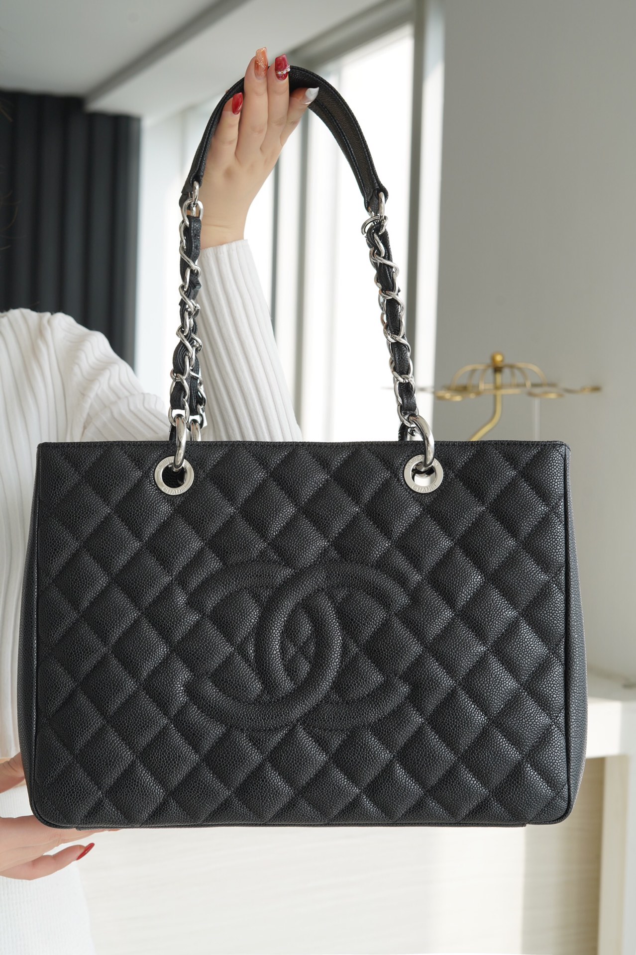 CHANEL Shopping Bag Caviar Black & Silver  