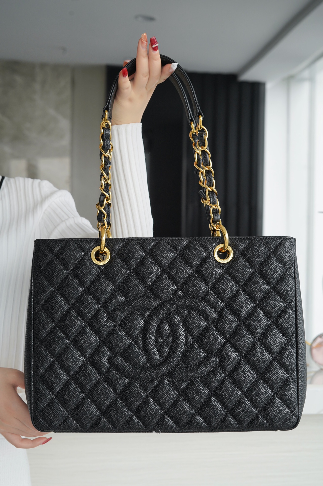 CHANEL Shopping Bag Caviar Black & Gold  