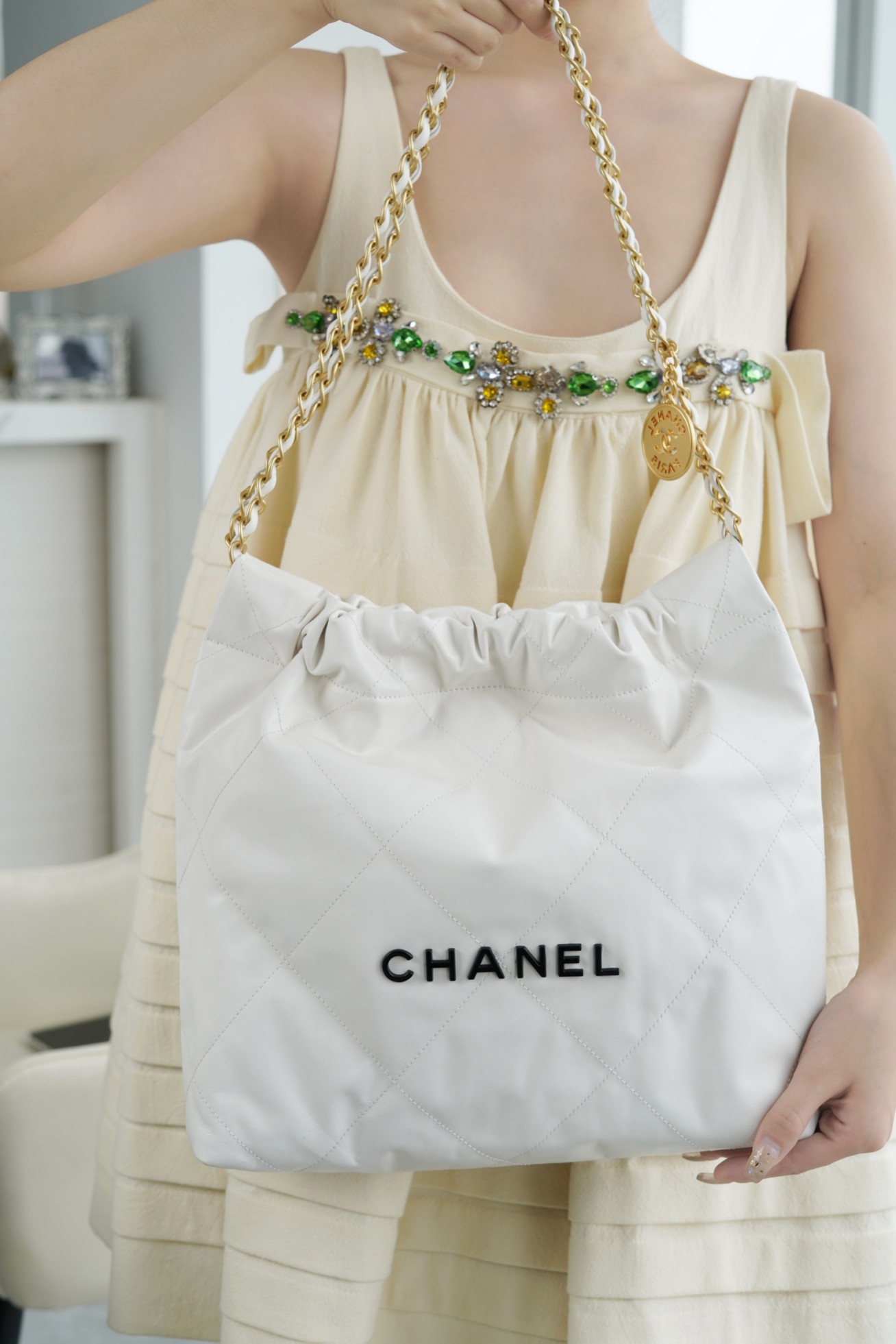 CHANEL 22P Bag Small White & Black  