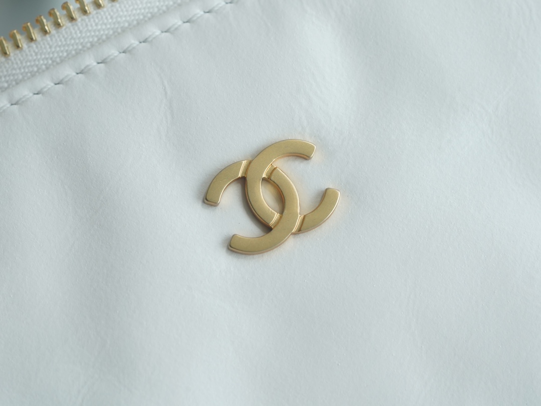 CHANEL 22P Bag Medium White with Black Hardware  