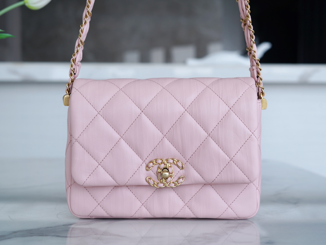 CHANEL 23K Autumn/Winter 19 Wide Strap Flap Bag Pink Wrinkled Calfskin  