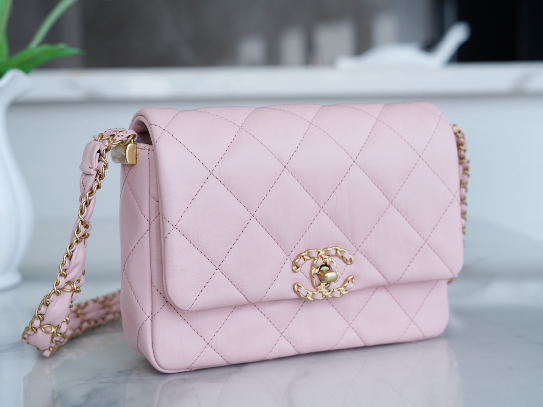 CHANEL 23K Autumn/Winter 19 Wide Strap Flap Bag Pink Wrinkled Calfskin  