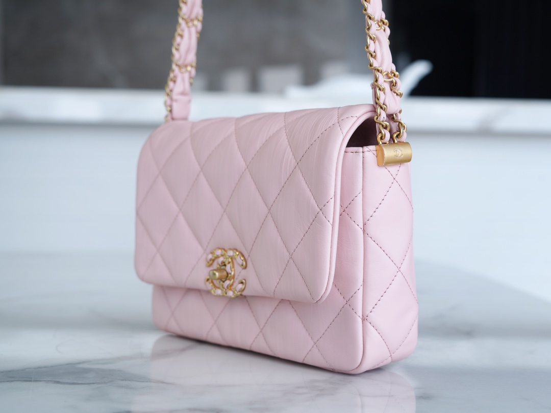 CHANEL 23K Autumn/Winter 19 Wide Strap Flap Bag Pink Wrinkled Calfskin  