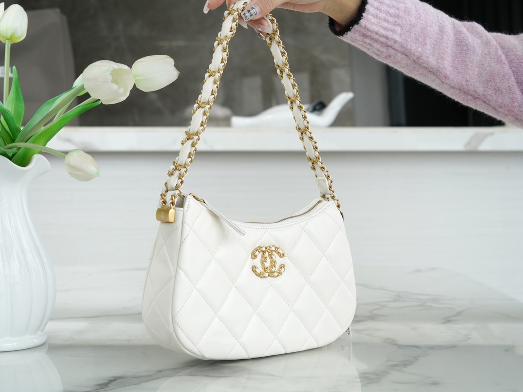 CHANEL 23K 19 Hobo Large White Calfskin  