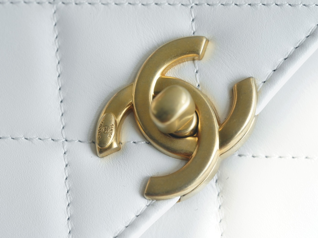 CHANEL 24C Horizontal 22 Bag White with Gold Hardware  