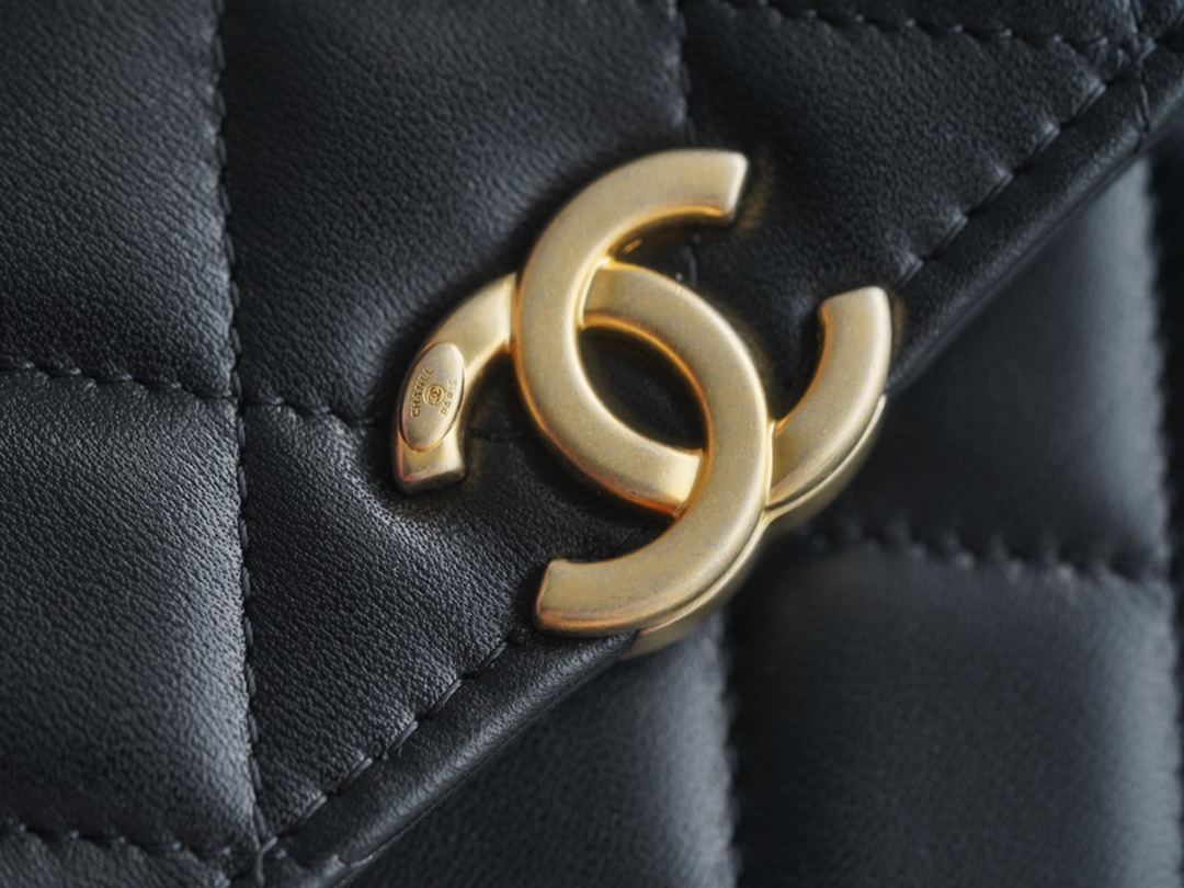 Chanel 22B Enamel Kelly Large Black & Gold Lambskin  