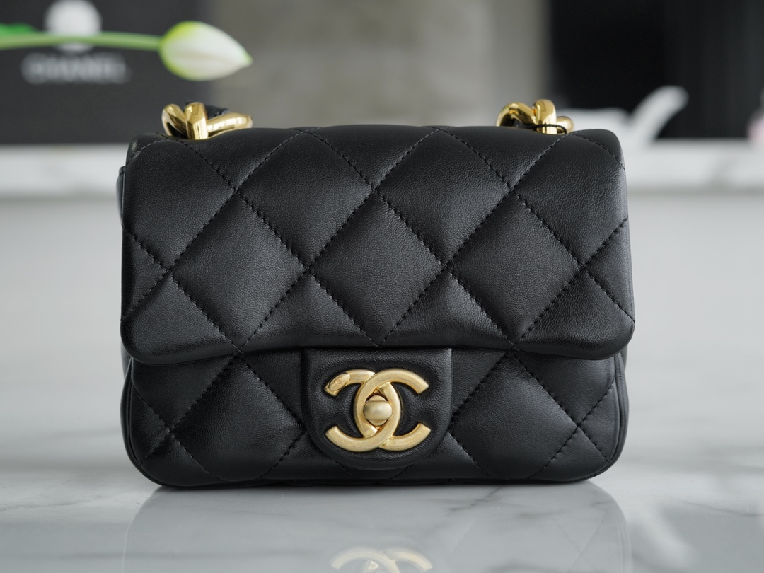 Mini Chanel 22SS Chunky Chain CF Shoulder Bag Lambskin  