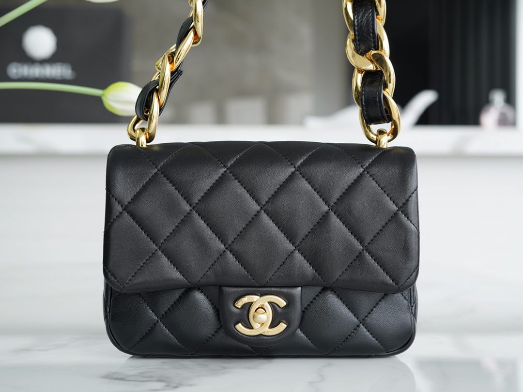 Chanel 22SS Chunky Chain CF Shoulder Bag Small  