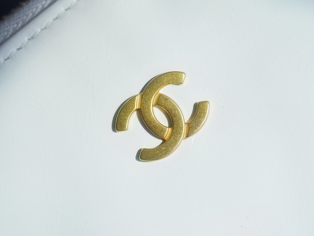 CHANEL 24C Horizontal 22 Bag White with Gold Hardware  