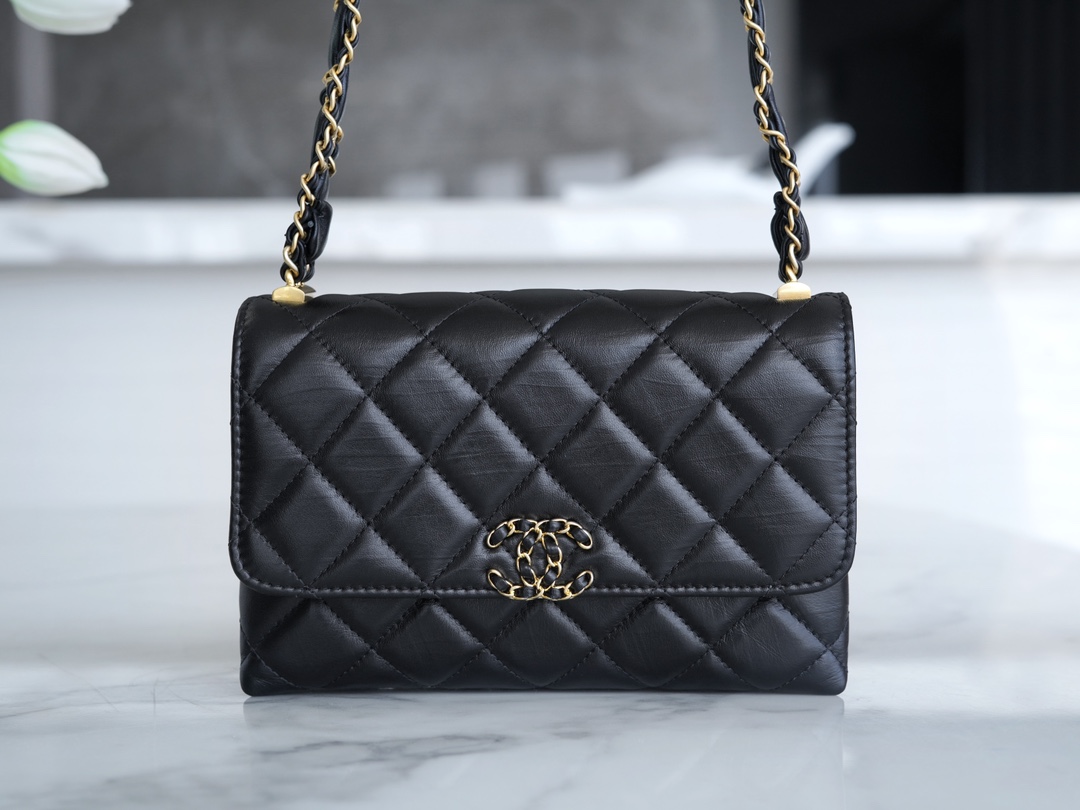 Chanel 23K Fall/Winter Collection 19 Tofu Bag, Black, Wide Shoulder Strap Crinkled Calfskin  