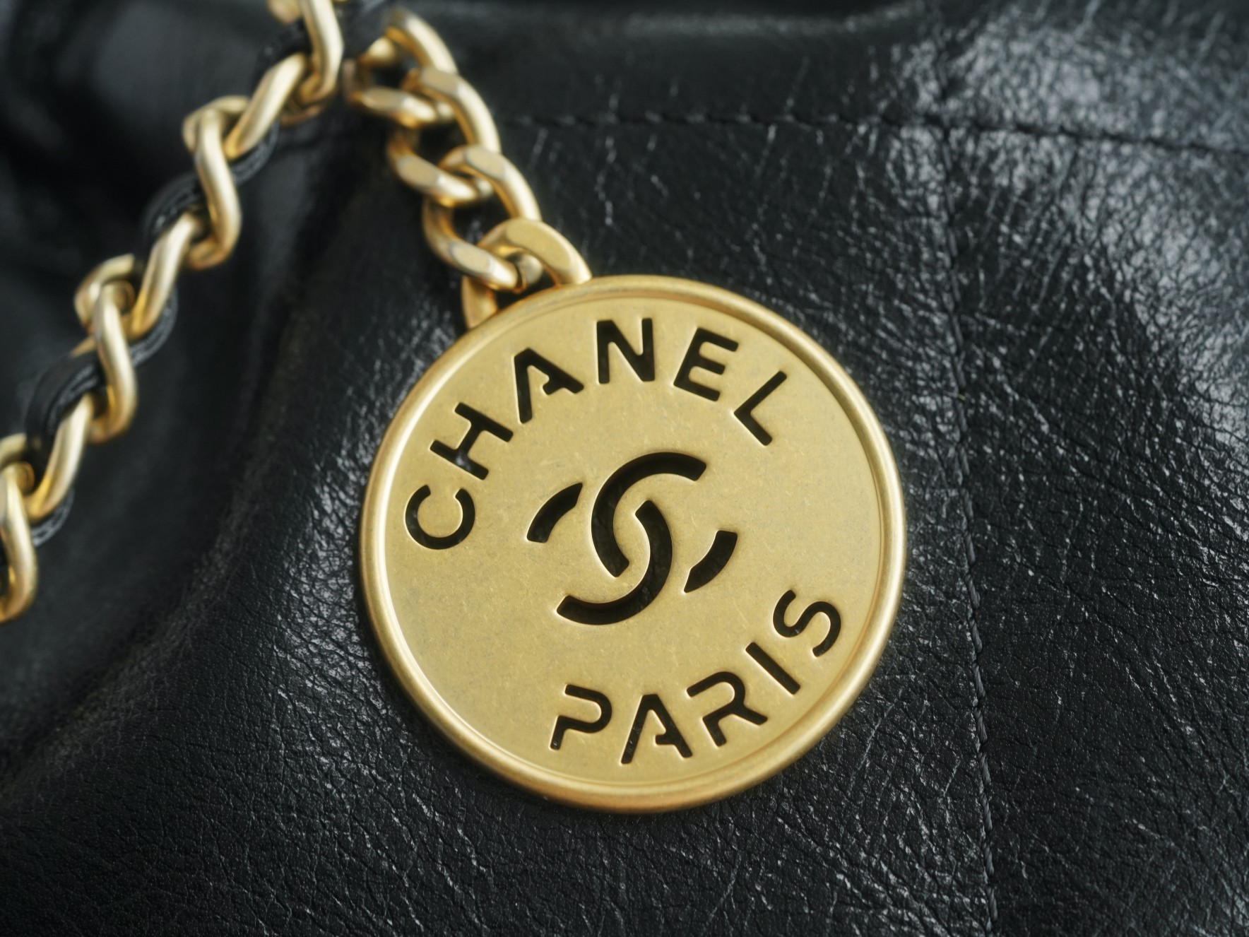 Chanel 23S 22Mini Pearl Chain Bag, Black, Wrinkled Calfskin