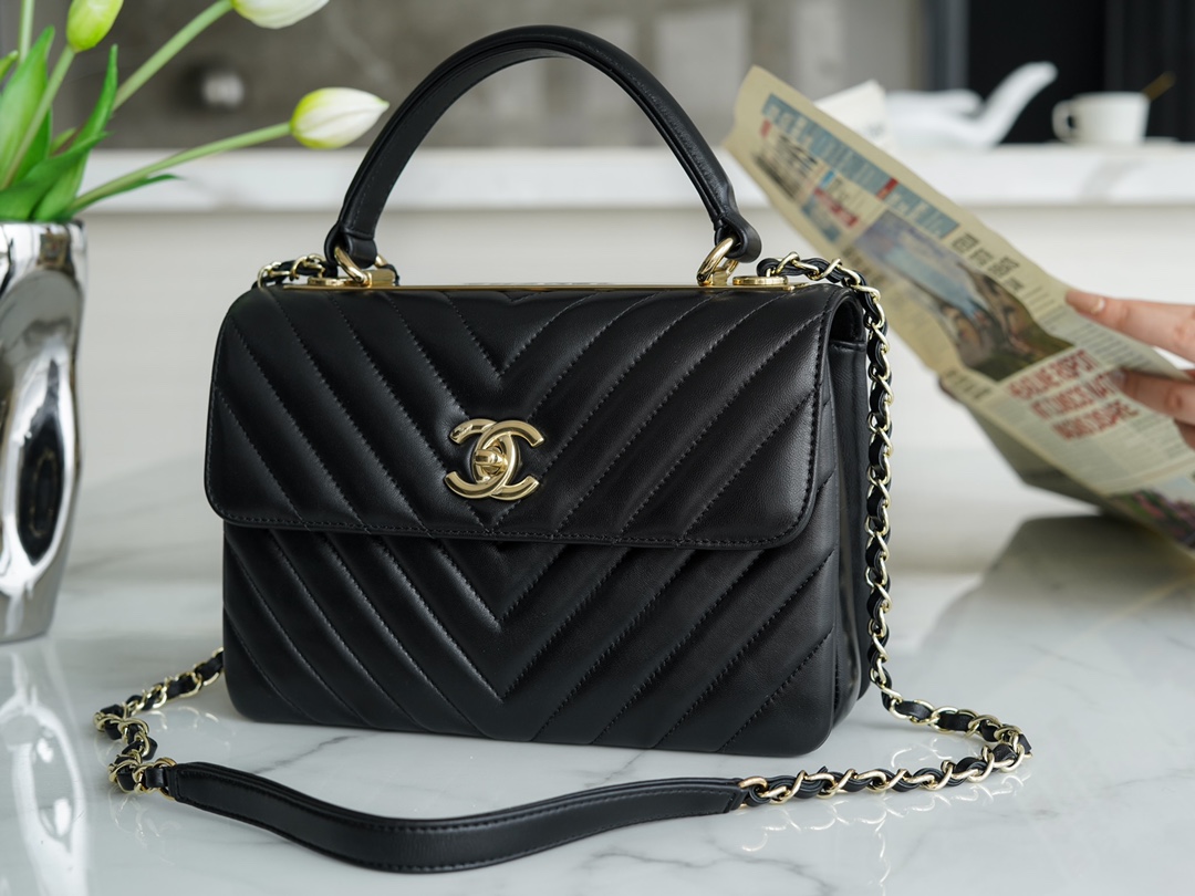 Trendy CC V-Pattern Classic, Black, Lambskin  