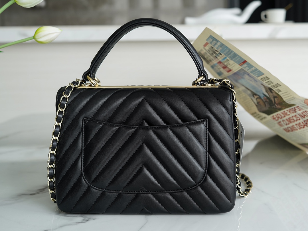 Trendy CC V-Pattern Classic, Black, Lambskin  