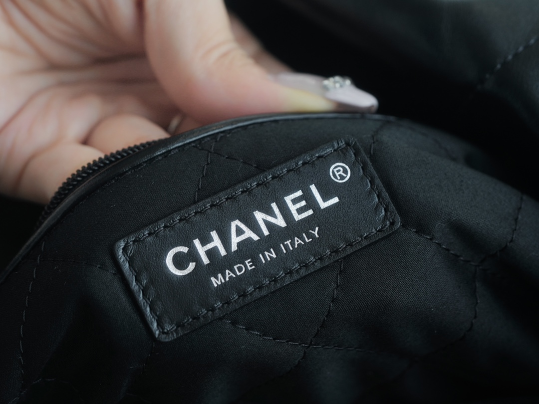 Chanel 22K Bag, So Black, Full Black, Medium  