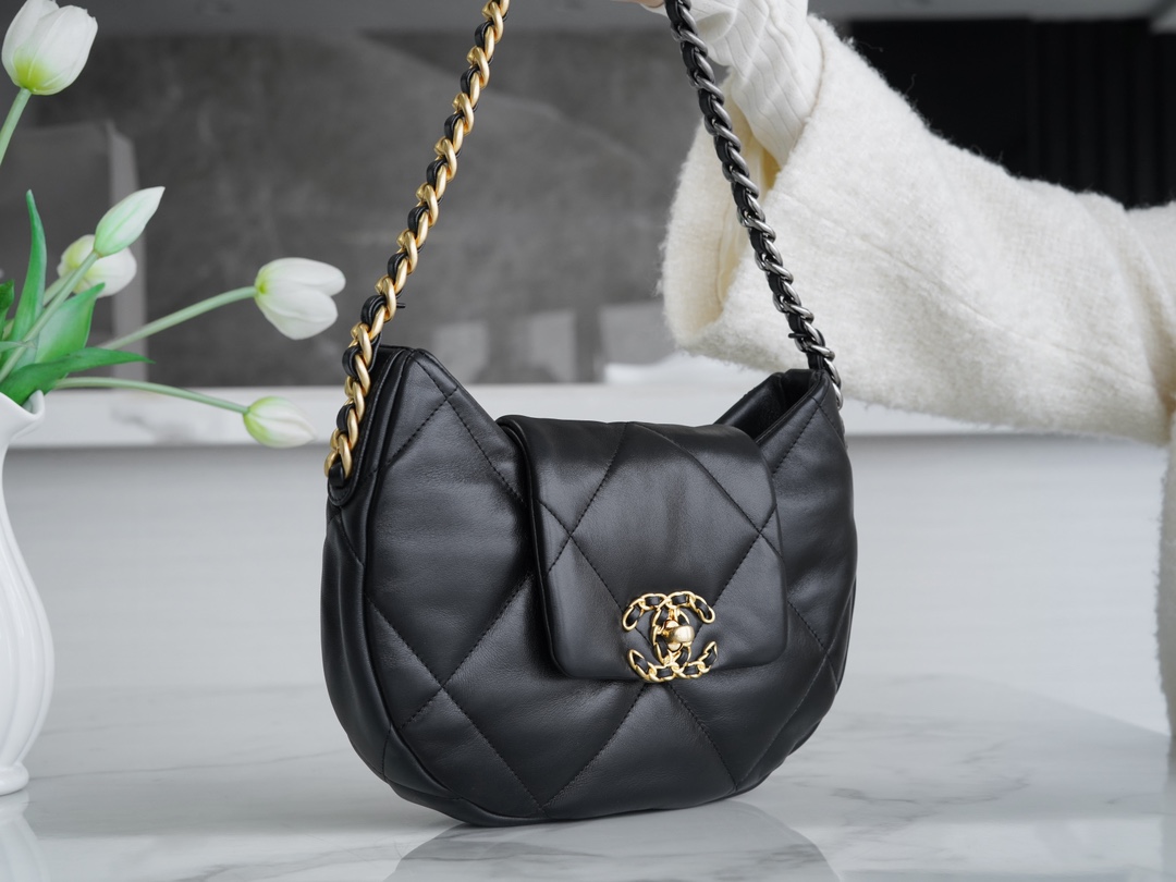 Chanel 24C 19 Bag, Flap Shoulder Bag  