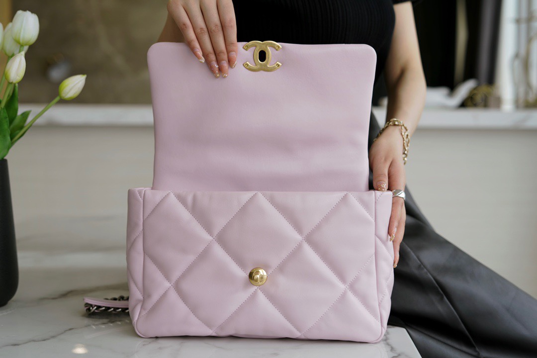 CHANEL 19 Bag 20/21 Spring/Summer New Color Sakura Pink Medium  