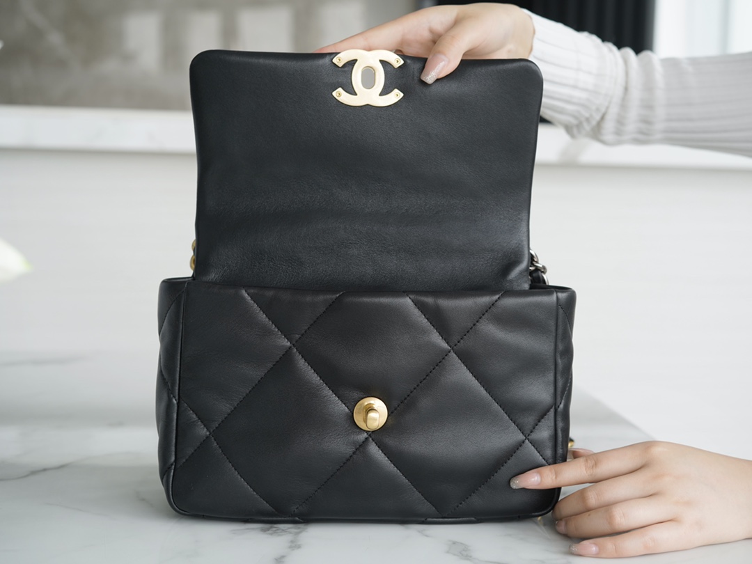 CHANEL 19 Bag Classic Black Small (Lambskin)  