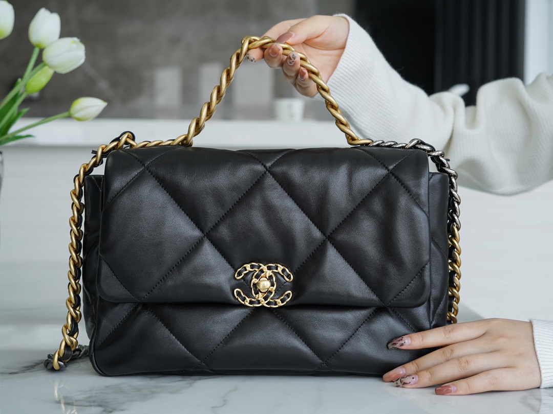 CHANEL 19 Bag Classic Black Medium  