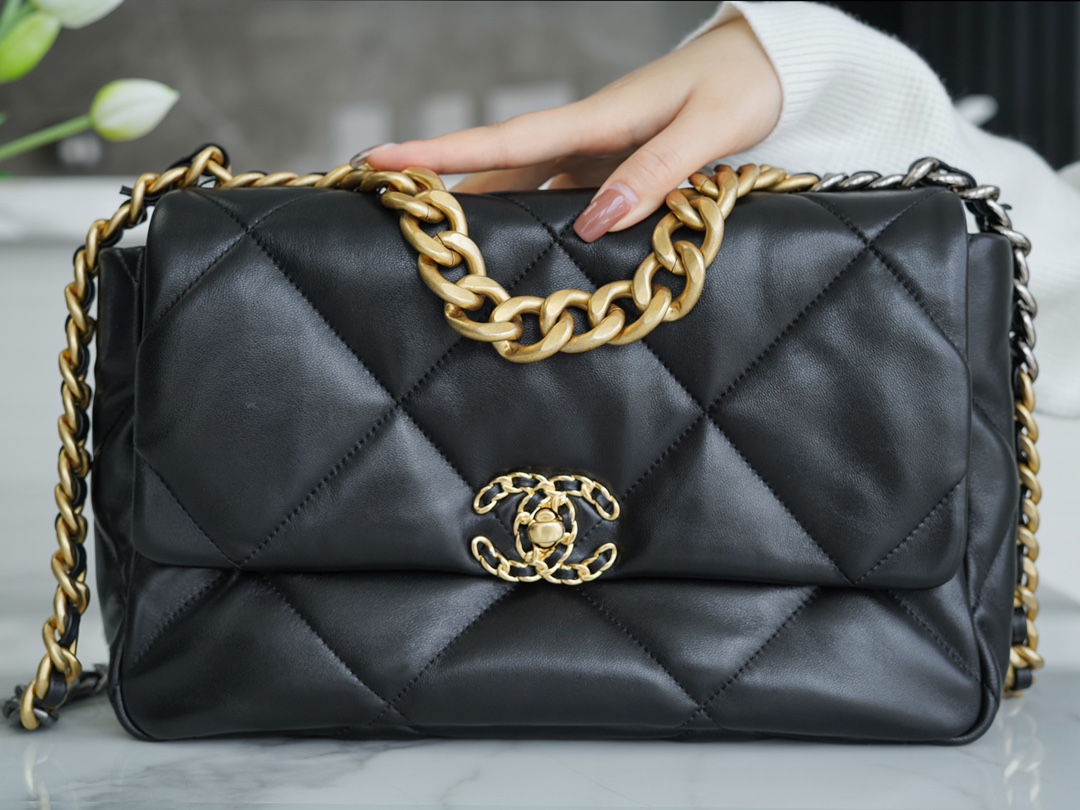 CHANEL 19 Bag Classic Black Medium  