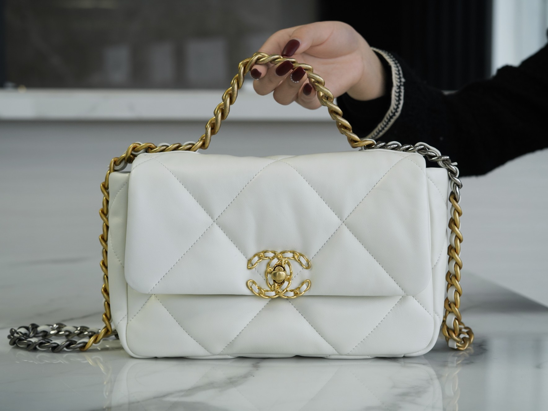 CHANEL 19 BAG White Small  