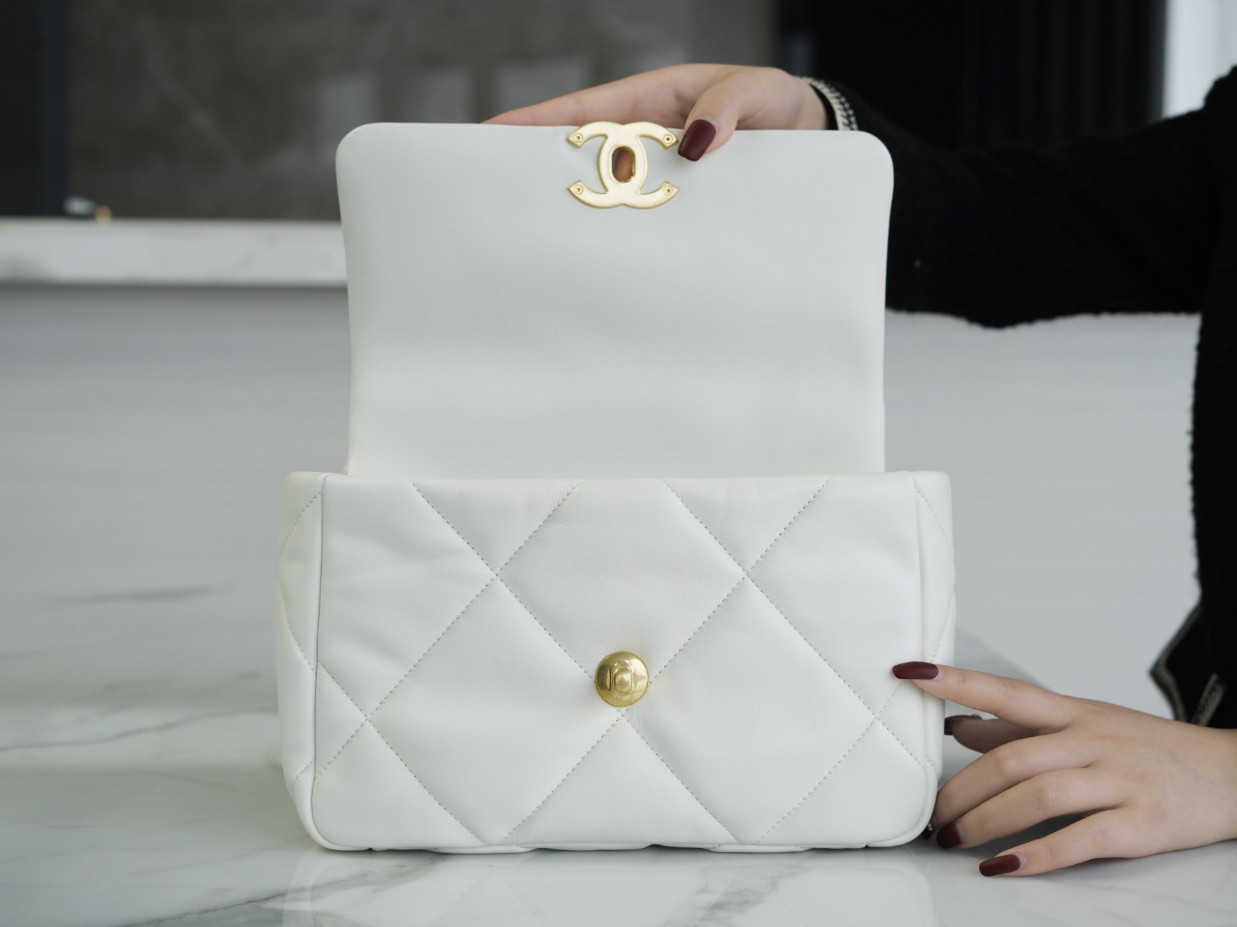 CHANEL 19 BAG White Small  