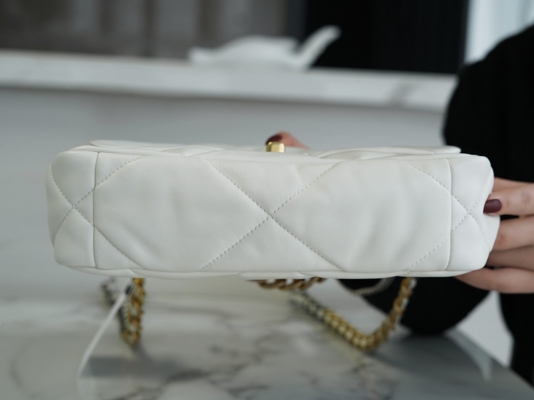 CHANEL 19 BAG White Small  