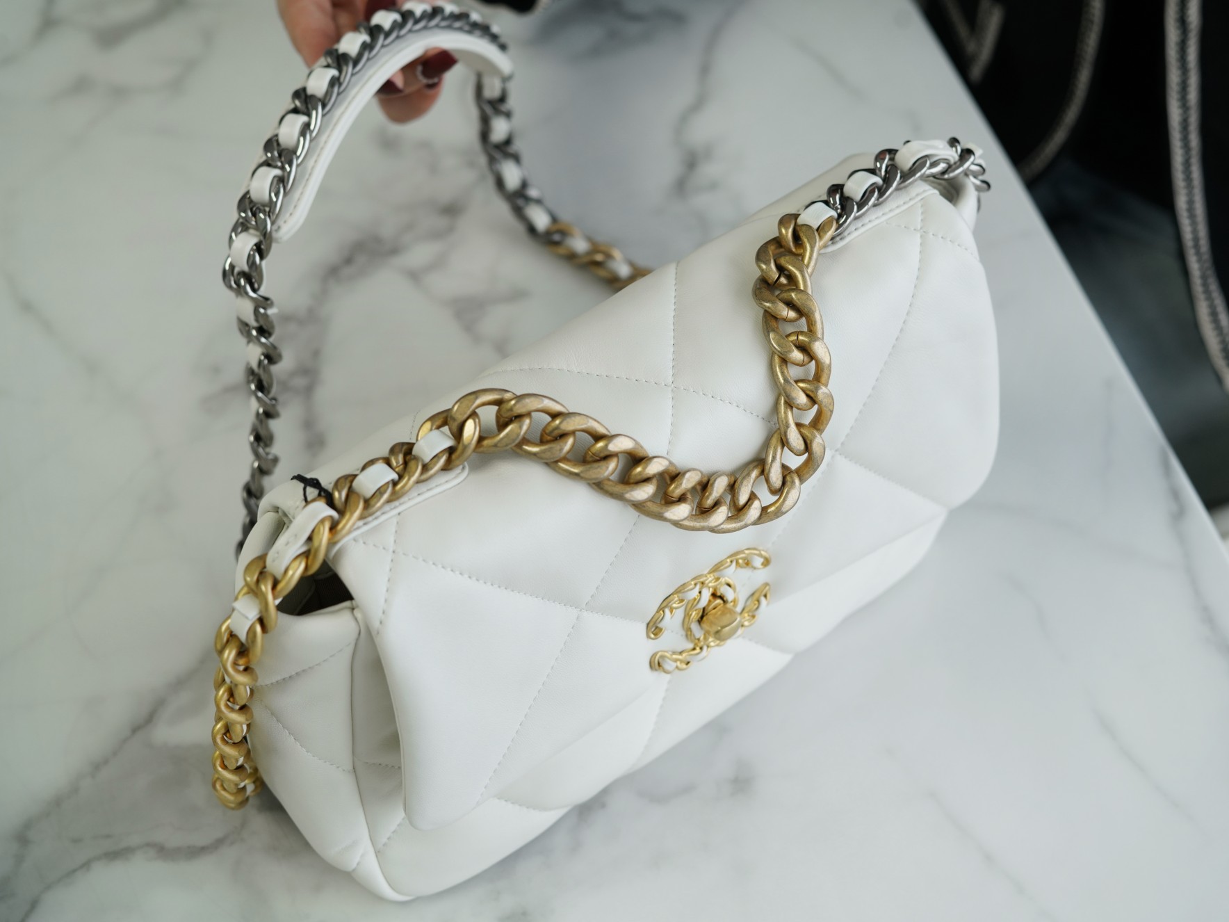 CHANEL 19 BAG White Small  