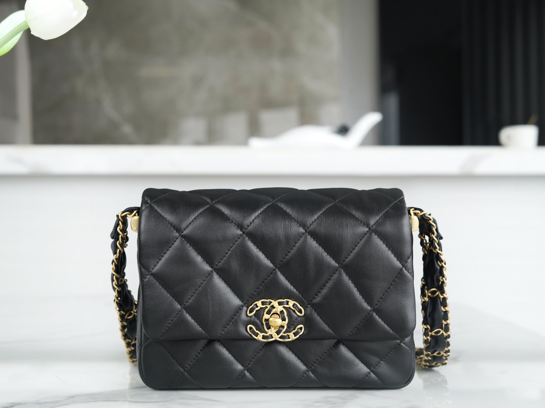 CHANEL 23K Fall/Winter Collection 19 Wide Strap Flap Bag Black & Gold Crinkled Calfskin  