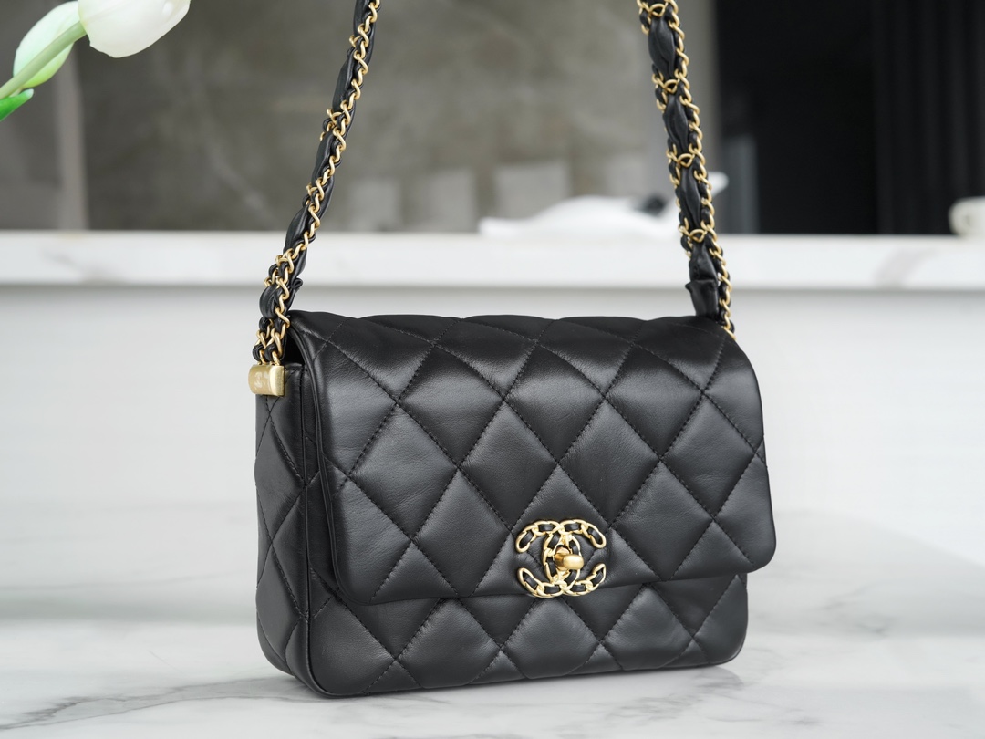 CHANEL 23K Fall/Winter Collection 19 Wide Strap Flap Bag Black & Gold Crinkled Calfskin  