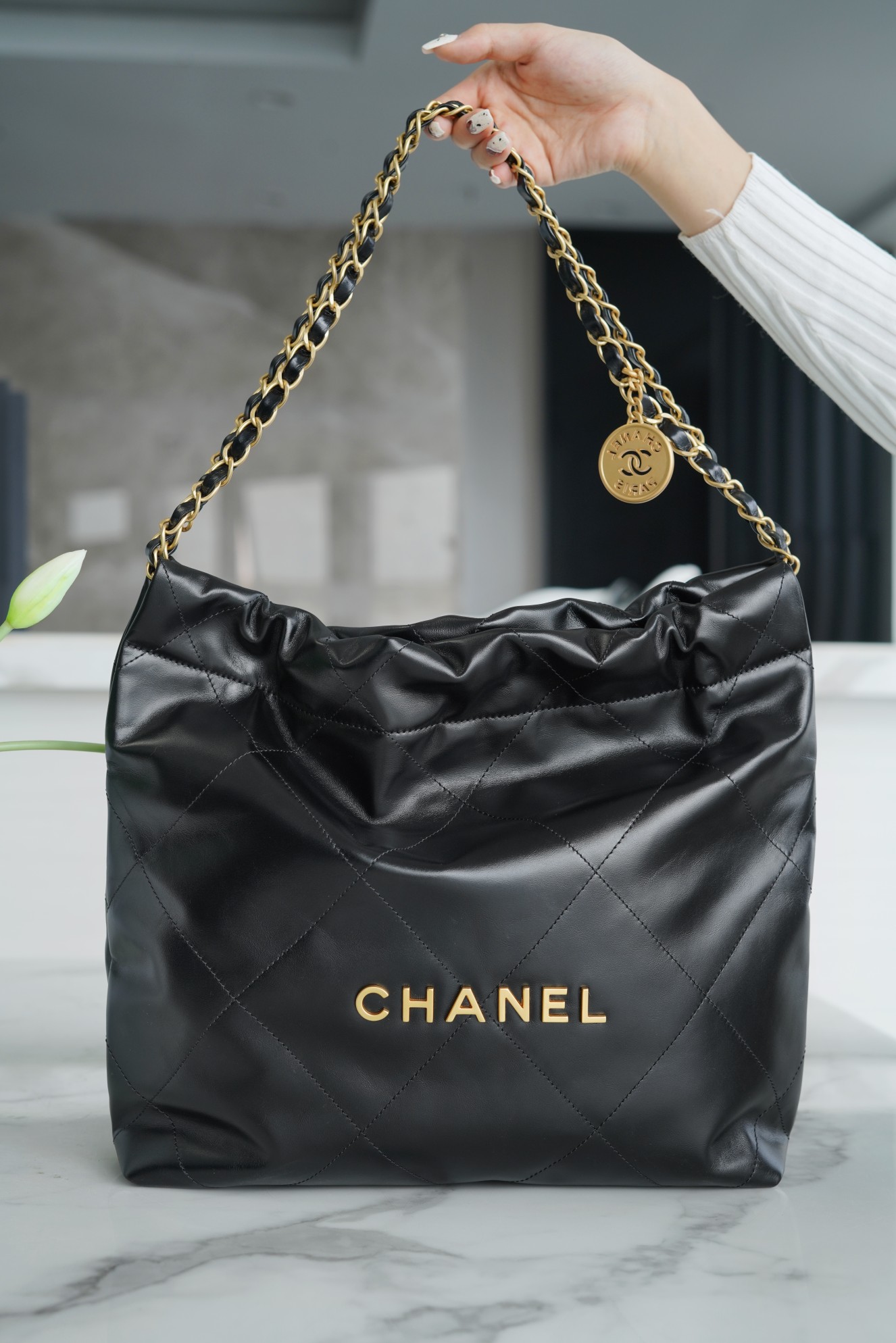 CHANEL 22P Spring/Summer New 22 Bag Black & Gold  