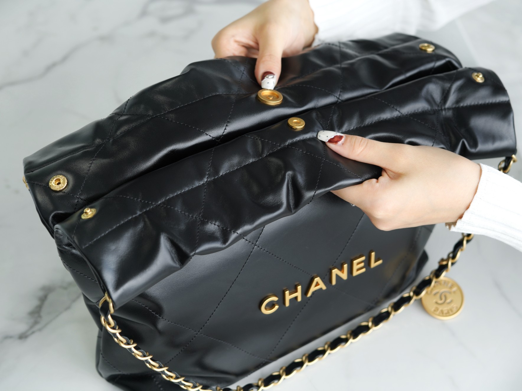 CHANEL 22P Spring/Summer New 22 Bag Black & Gold  