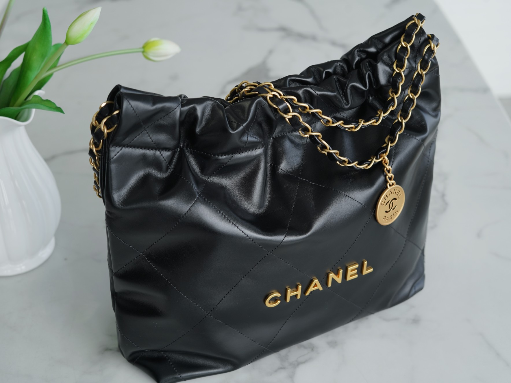 CHANEL 22P Spring/Summer New 22 Bag Black & Gold  