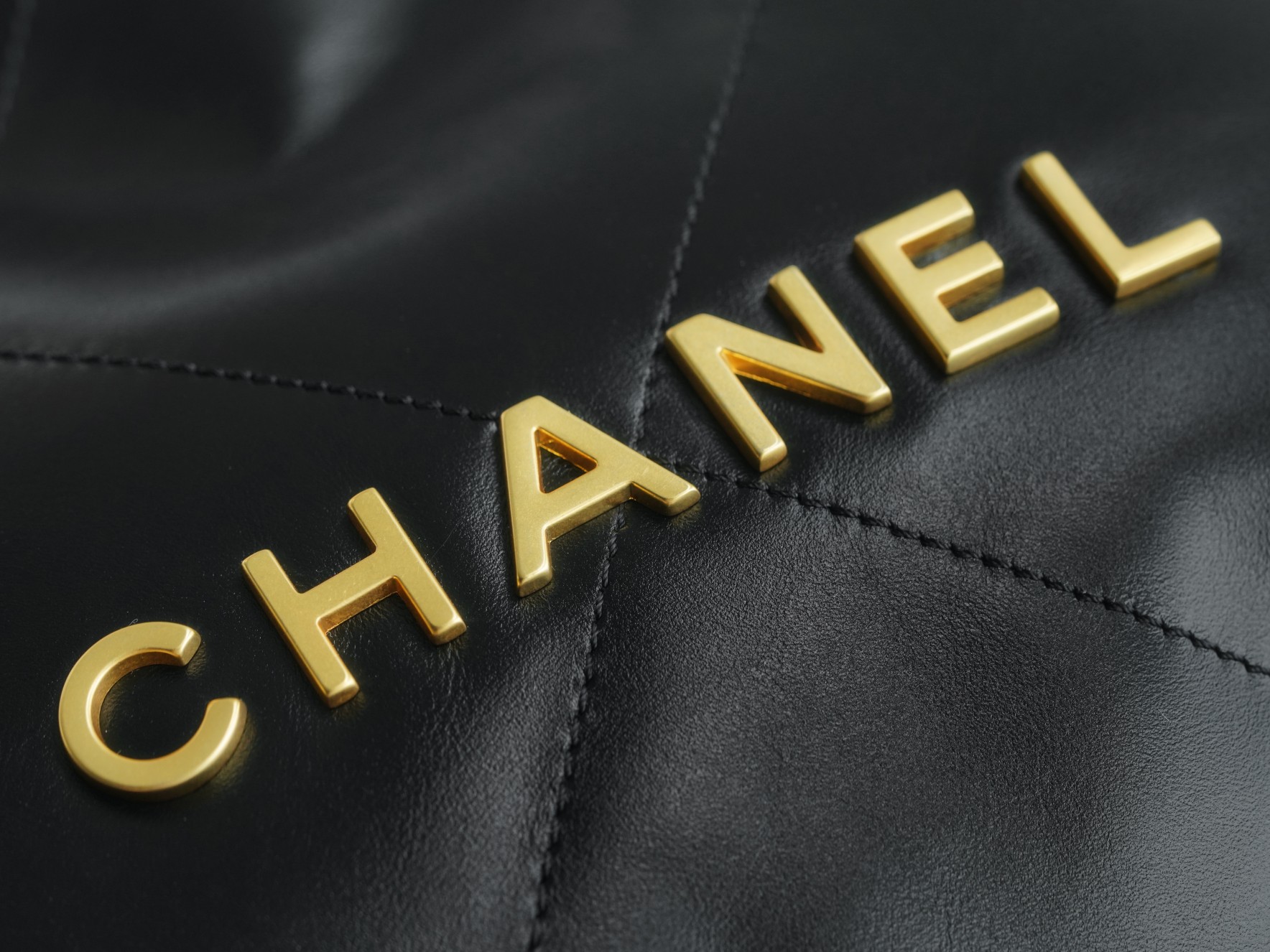 CHANEL 22P Spring/Summer New 22 Bag Black & Gold  