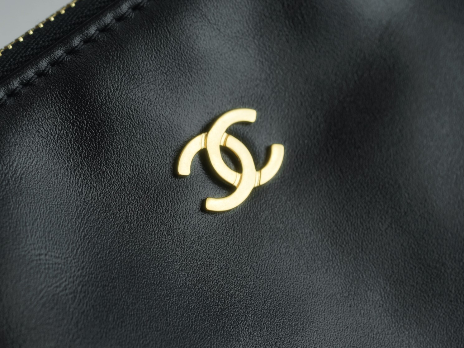 CHANEL 22P Spring/Summer New 22 Bag Black & Gold  