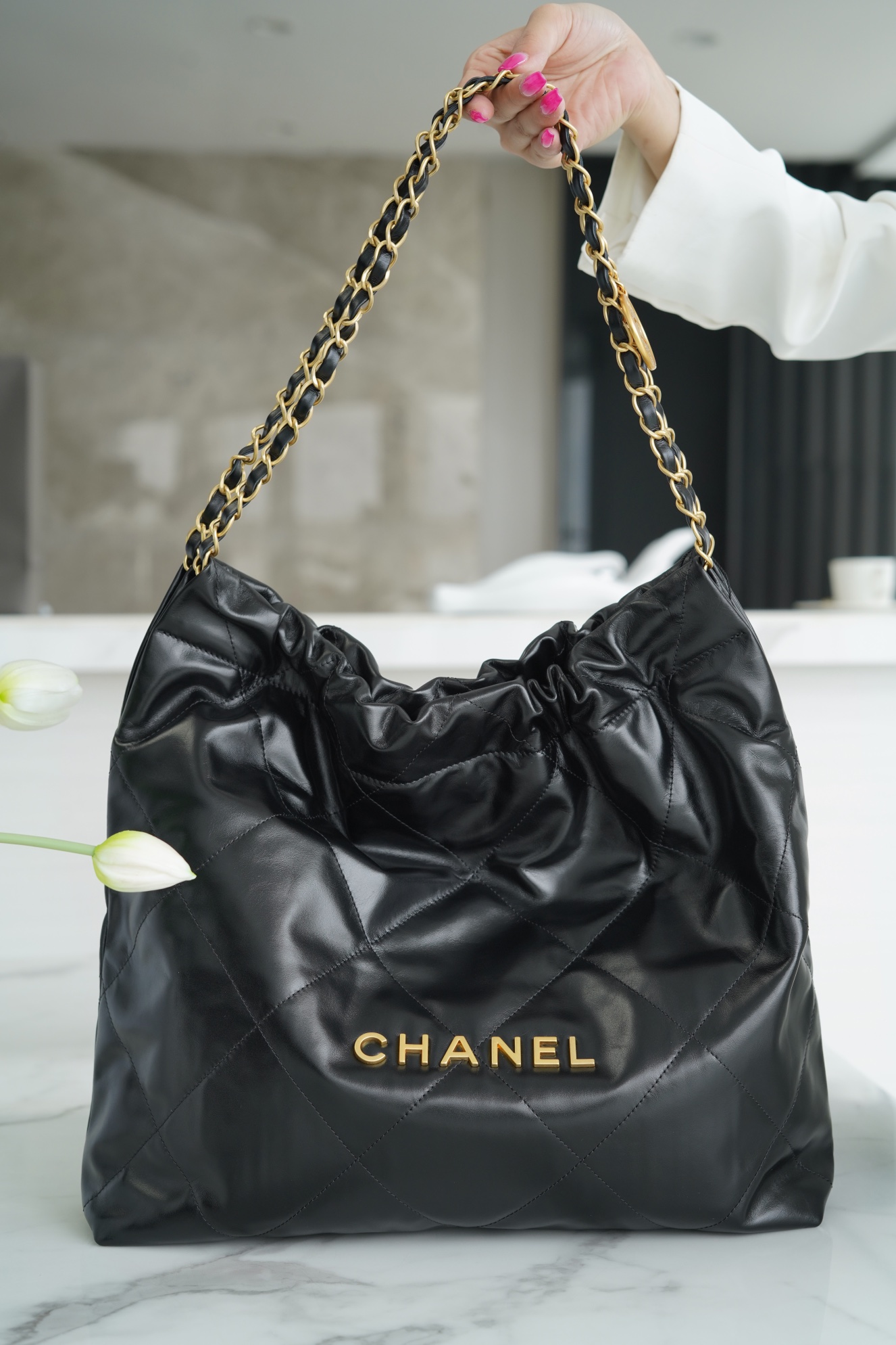 CHANEL 22P Bag Medium Black & Gold