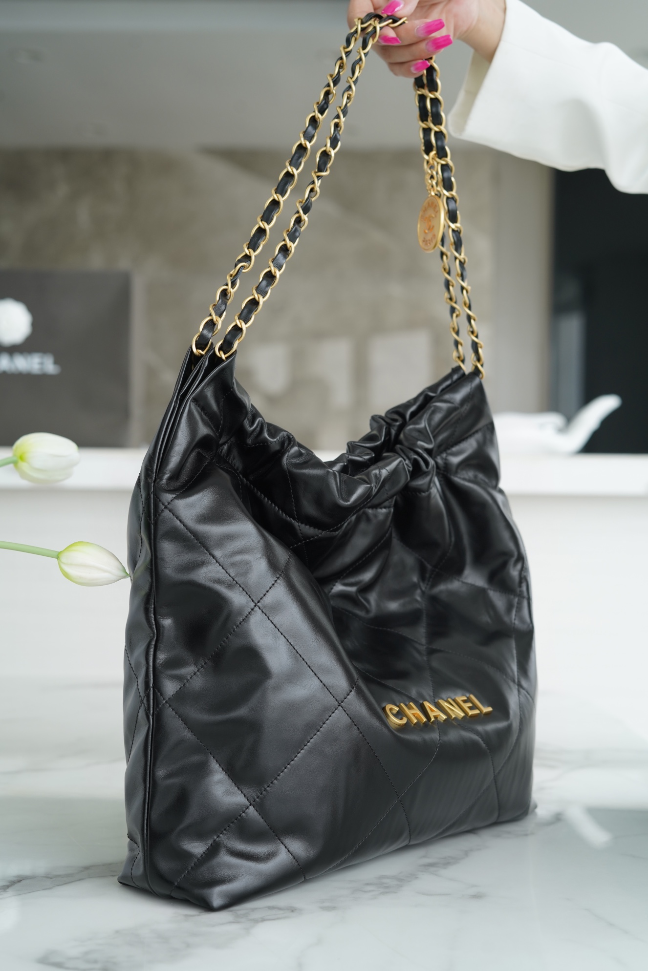 CHANEL 22P Bag Medium Black & Gold