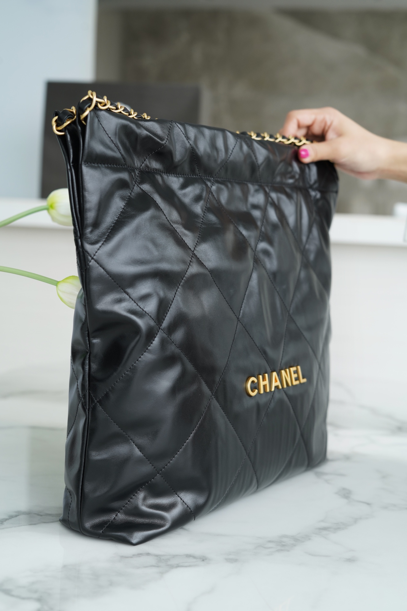 CHANEL 22P Bag Medium Black & Gold