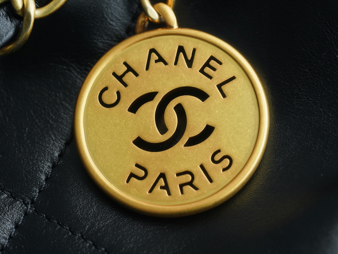 CHANEL 22P Bag Medium Black & Gold