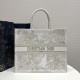 Christmas Limited Edition Tote Series: Gold Magpie Floral, Size: 42*18*35cm