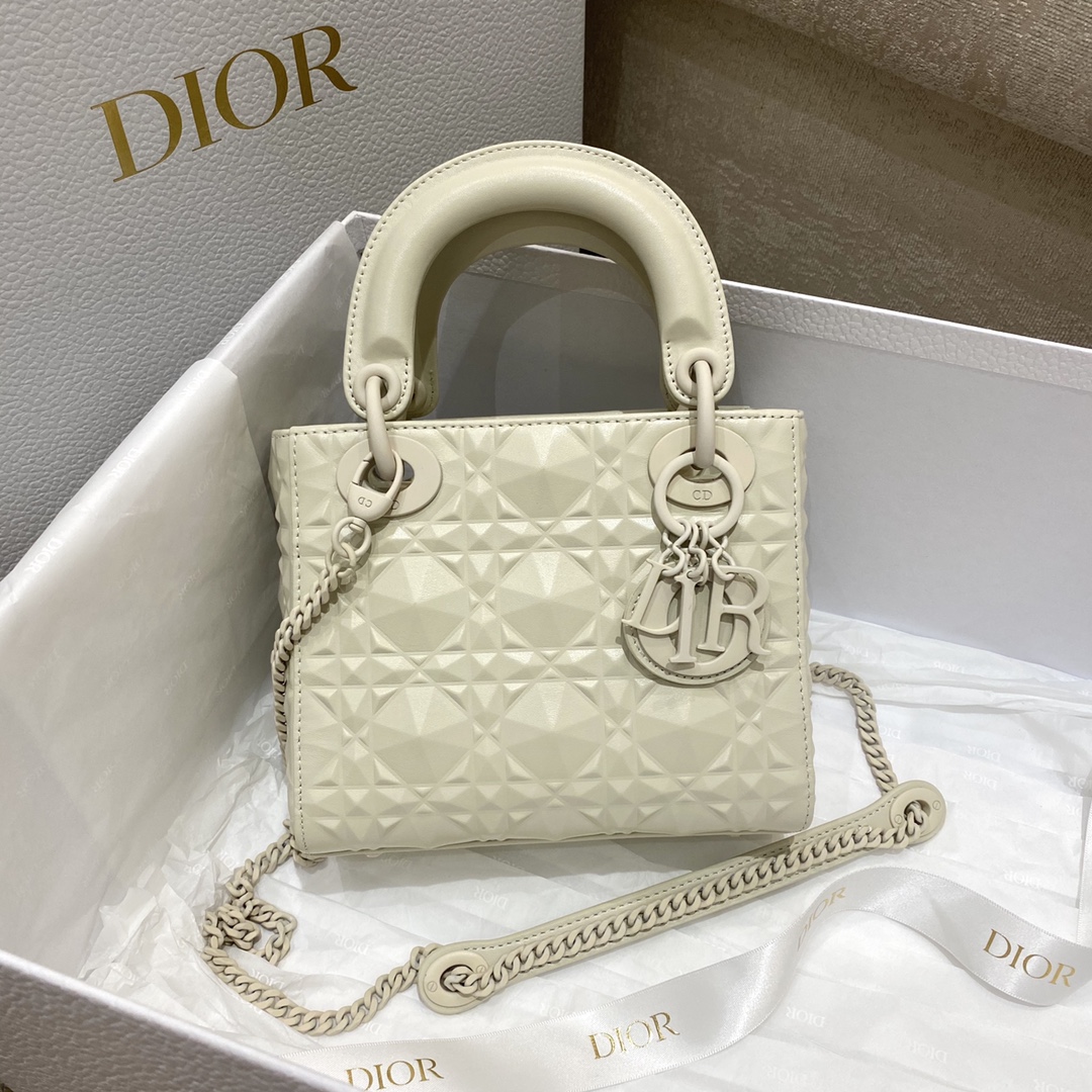 Lady Dior: 3-grid Matte White Diamond Lattice, High-quality Embossed Cowhide, Matte Hardware, Size: 17cm  