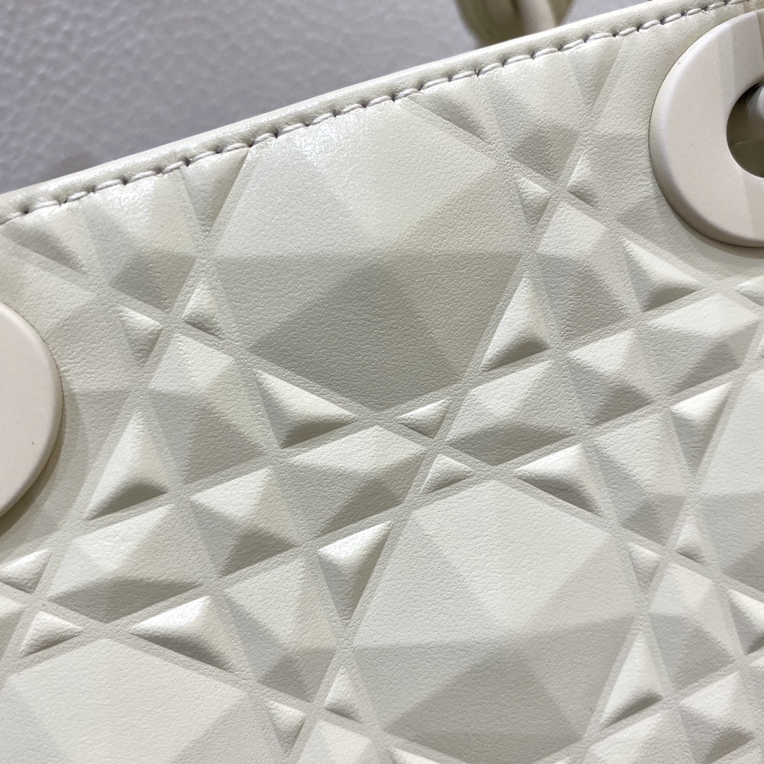 Lady Dior: 3-grid Matte White Diamond Lattice, High-quality Embossed Cowhide, Matte Hardware, Size: 17cm  