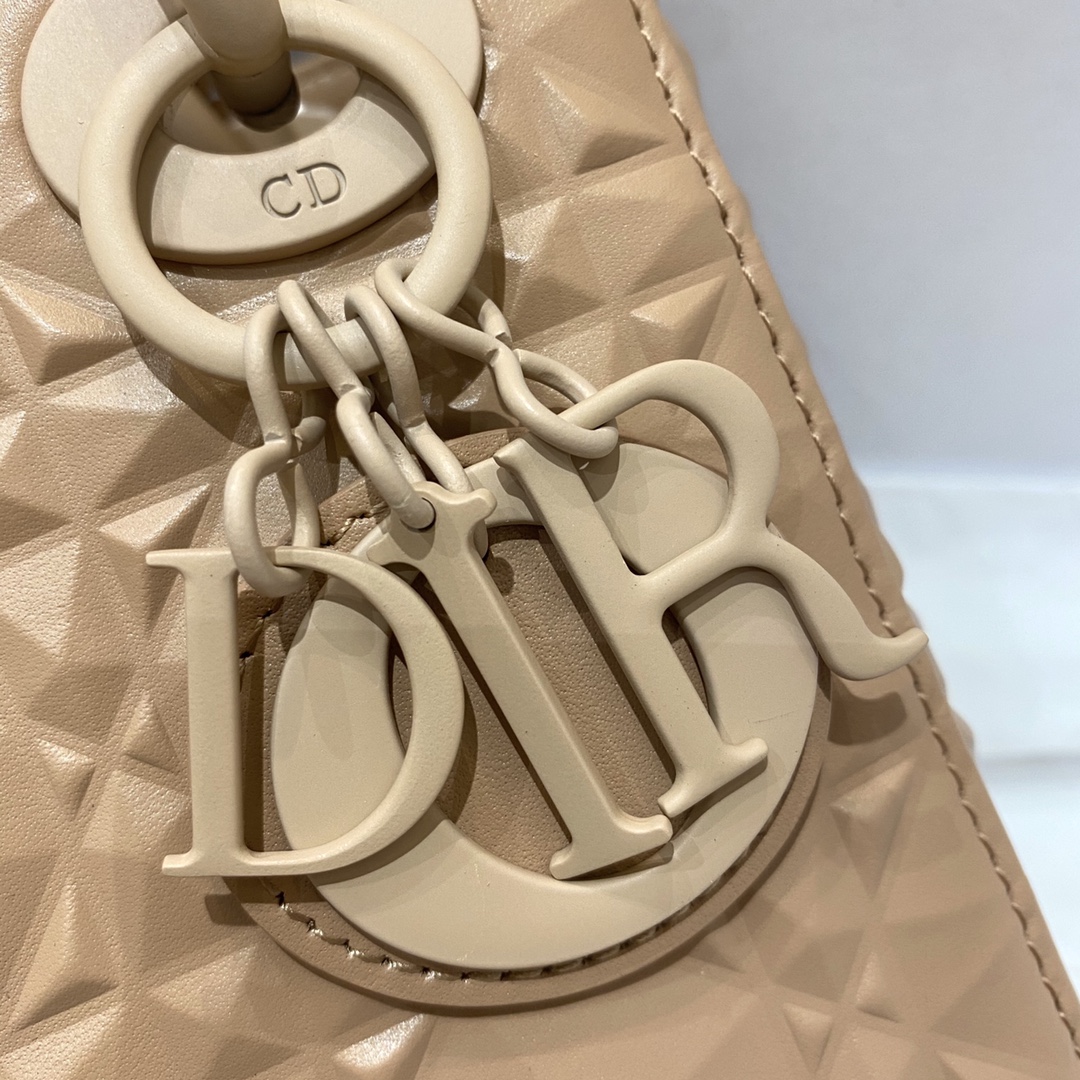 Lady Dior: 3-grid Nude Matte Diamond Lattice, Embossed Cowhide, Matte Hardware, Size: 17cm  