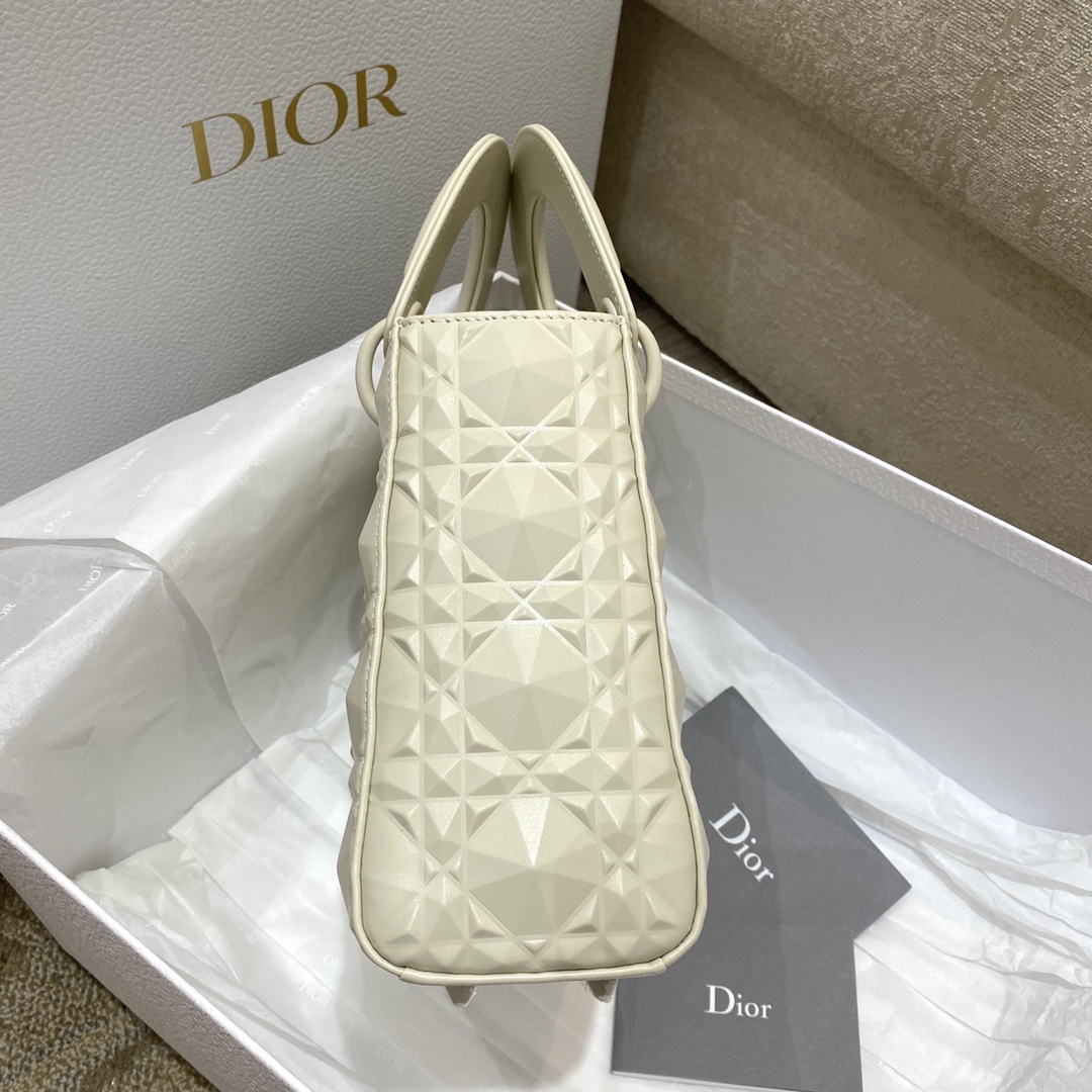 Lady Dior: 4-grid Matte White Diamond Lattice, New Diamond Pattern, Embossed Cowhide, Matte Hardware, Size: 20cm  