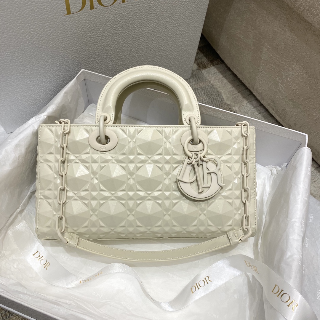 D-joy Bag with Two Shoulder Straps, Diamond Lattice Cowhide, Matte Hardware, Size: 26*6*14cm  