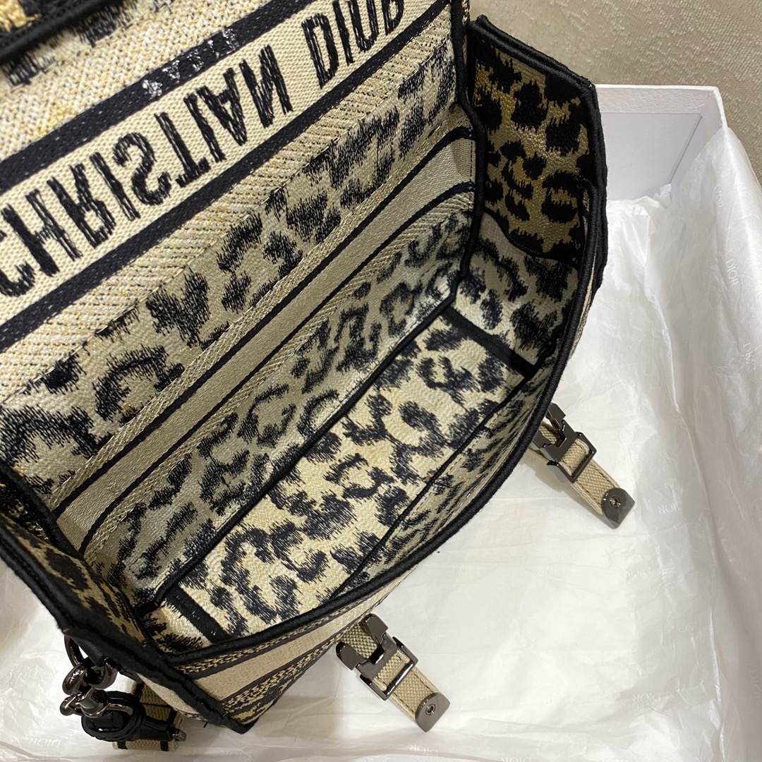 Small Messenger Bag with Classic Leopard Print, Size: 23*8*15cm  